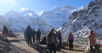 कञ्चनजङ्घा क्षेत्रमा पर्यटकको लर्को, व्यवसायी उत्साहित