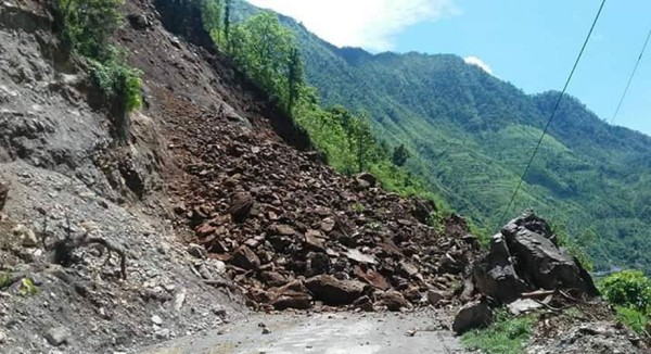 खोटाङबाट घुर्मी–सिन्धुली–बर्दिवास–हेटौँडा हुँदै काठमाण्डौँ बस चल्ने