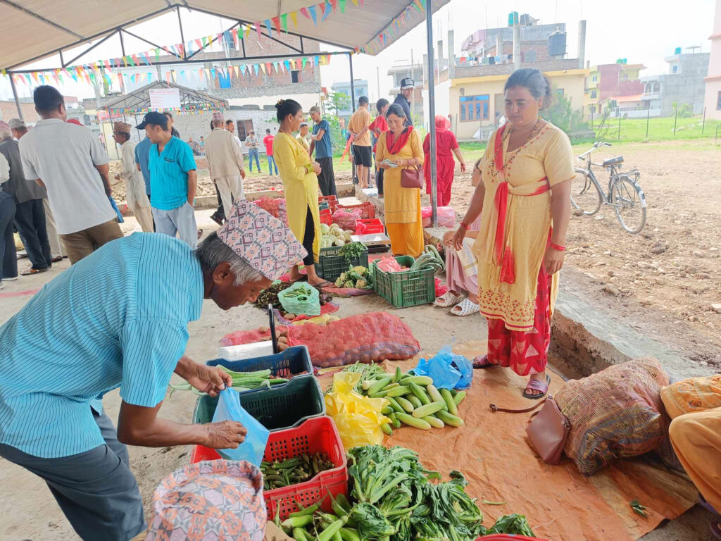 महोत्सवले स्थानीय हाटबजारको रौनक बढाउन थाले