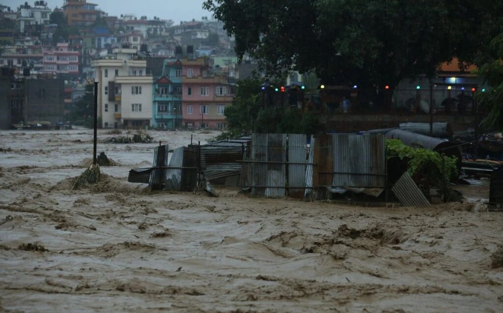 मध्य असोजको बाढी पहिरोका कारण १ सय ९२ जनाको मृत्यु, ३० जना अझै बेपत्ता